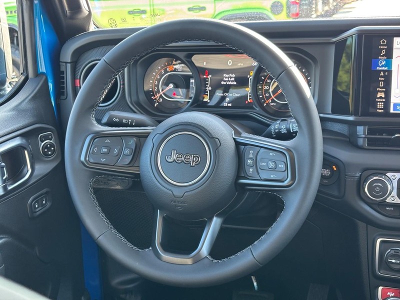 Jeep Wrangler Vehicle Full-screen Gallery Image 07