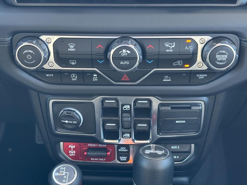 Jeep Wrangler Vehicle Full-screen Gallery Image 09