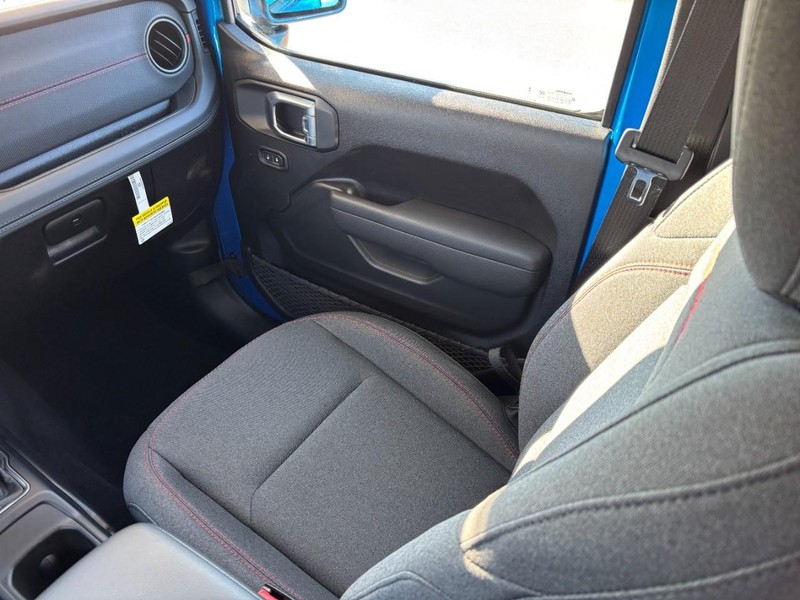 Jeep Wrangler Vehicle Full-screen Gallery Image 10