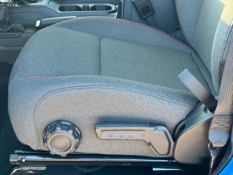 Jeep Wrangler Vehicle Full-screen Gallery Image 20