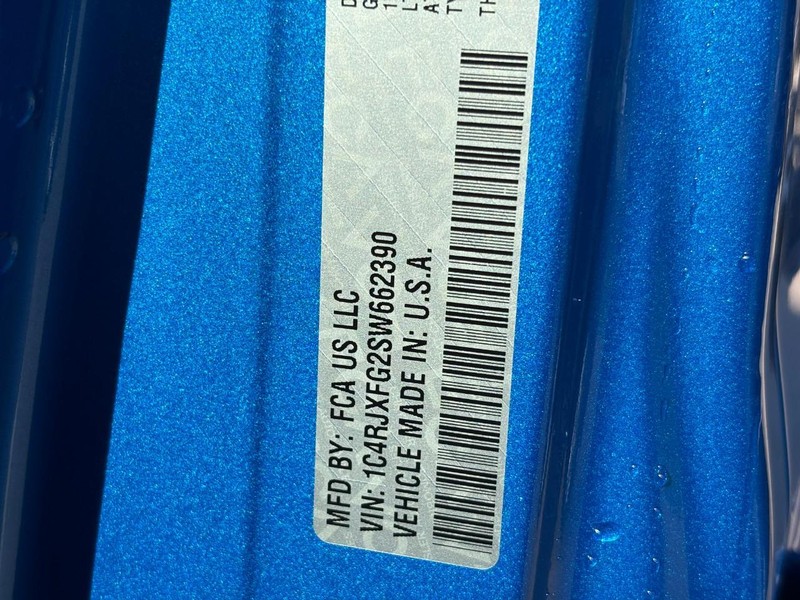 Jeep Wrangler Vehicle Full-screen Gallery Image 21