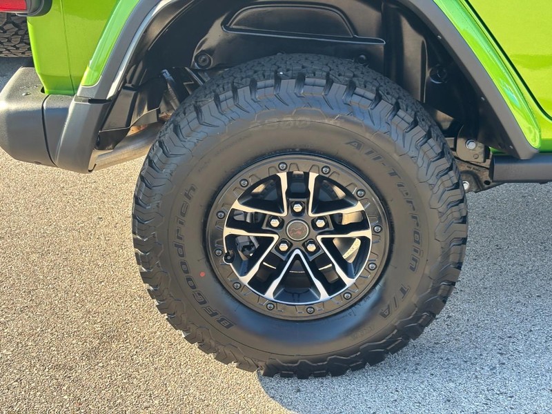 Jeep Wrangler Vehicle Full-screen Gallery Image 04