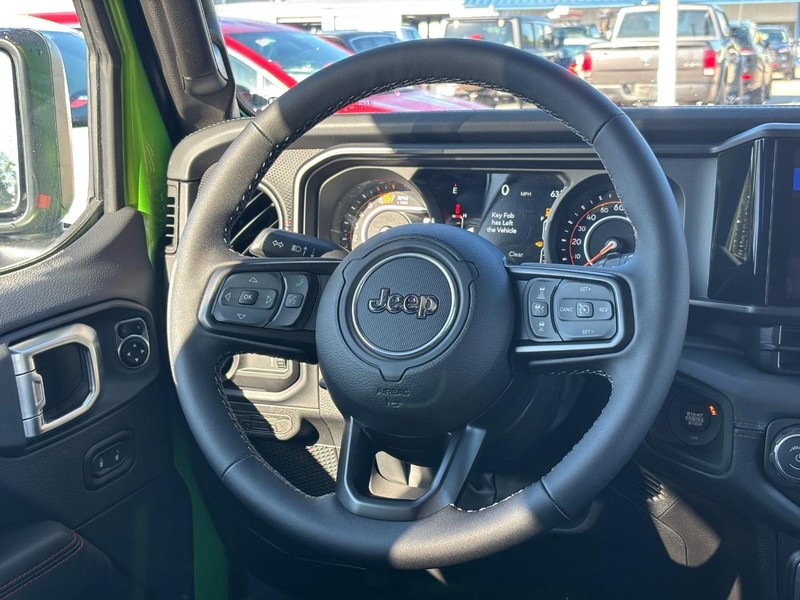 Jeep Wrangler Vehicle Full-screen Gallery Image 07