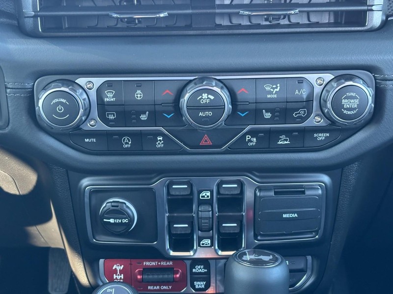 Jeep Wrangler Vehicle Full-screen Gallery Image 09