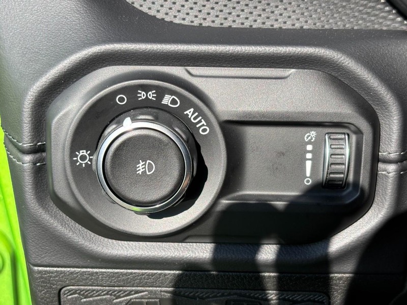 Jeep Wrangler Vehicle Full-screen Gallery Image 11