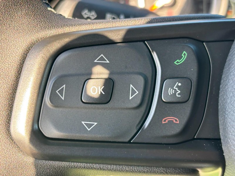 Jeep Wrangler Vehicle Full-screen Gallery Image 12