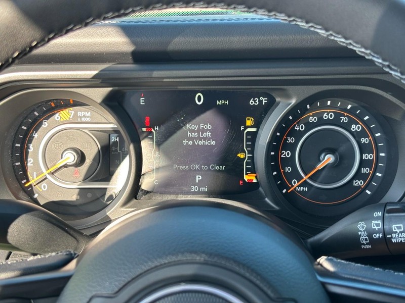 Jeep Wrangler Vehicle Full-screen Gallery Image 14