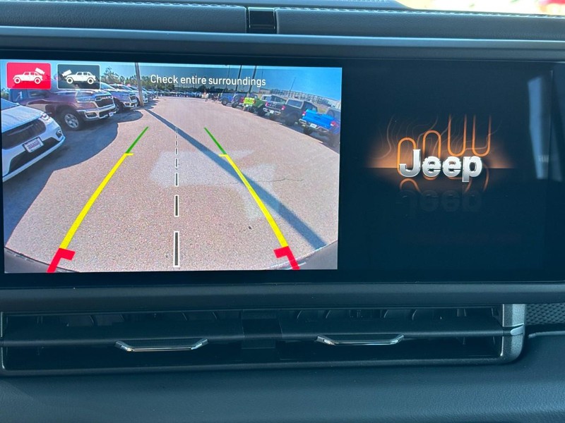 Jeep Wrangler Vehicle Full-screen Gallery Image 16