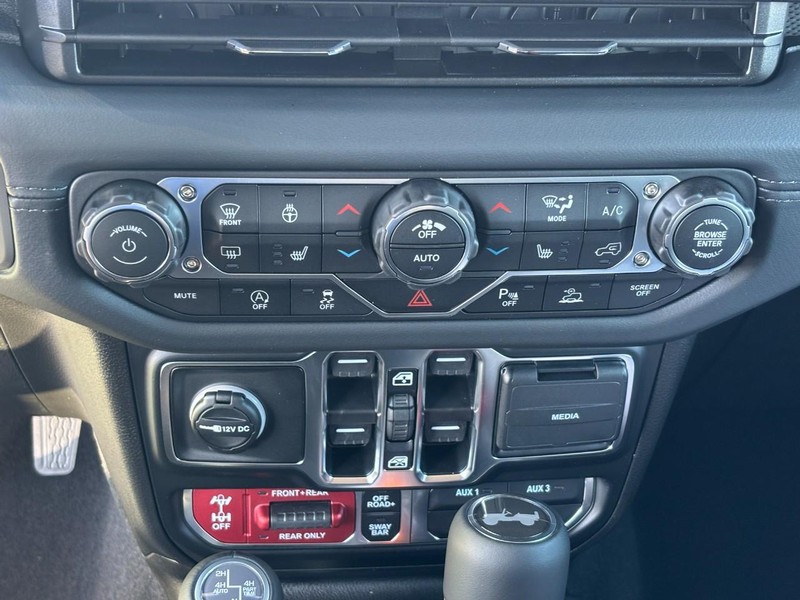 Jeep Wrangler Vehicle Full-screen Gallery Image 18