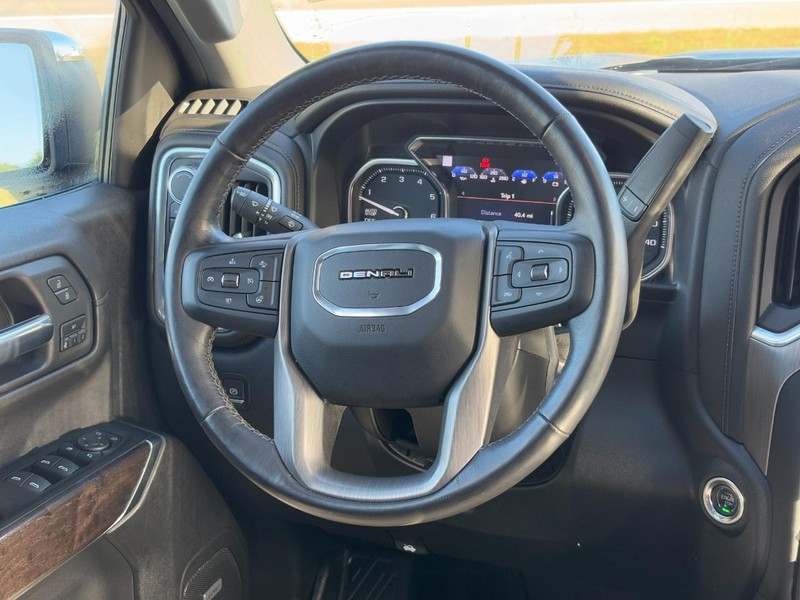 GMC Sierra 1500 Vehicle Full-screen Gallery Image 12