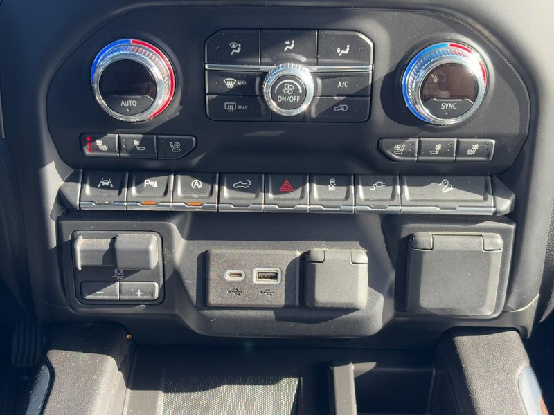 GMC Sierra 1500 Vehicle Full-screen Gallery Image 14