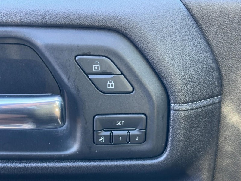 GMC Sierra 1500 Vehicle Full-screen Gallery Image 24