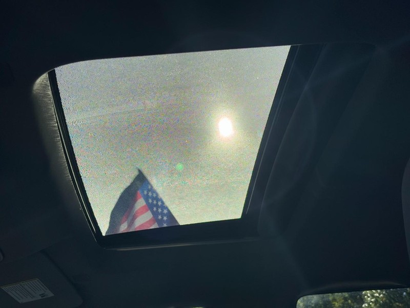 GMC Sierra 1500 Vehicle Full-screen Gallery Image 26