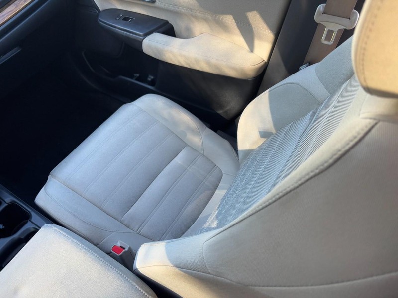 Honda CR-V Vehicle Full-screen Gallery Image 15