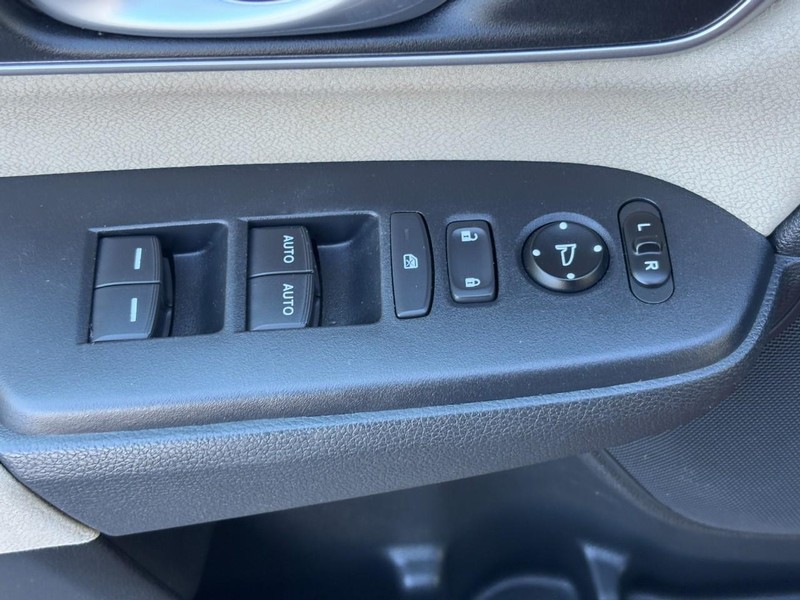 Honda CR-V Vehicle Full-screen Gallery Image 23