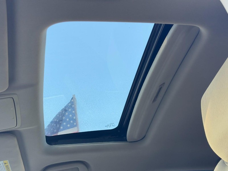 Honda CR-V Vehicle Full-screen Gallery Image 25