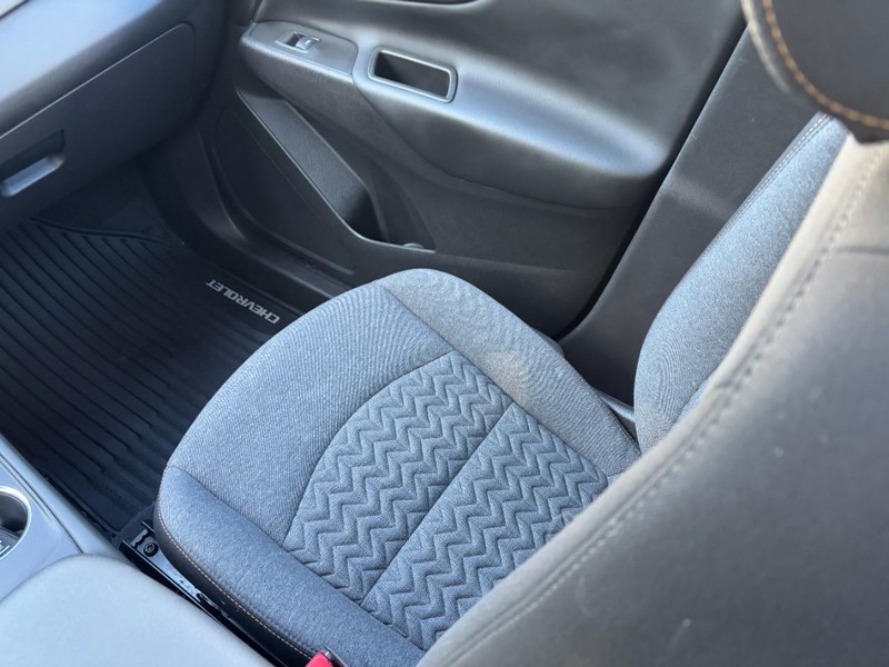 Chevrolet Equinox Vehicle Full-screen Gallery Image 15