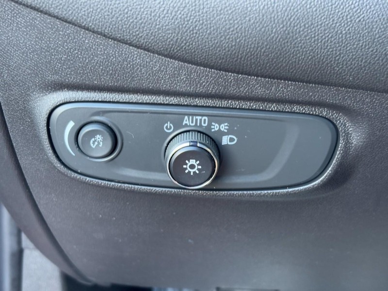 Chevrolet Equinox Vehicle Full-screen Gallery Image 16