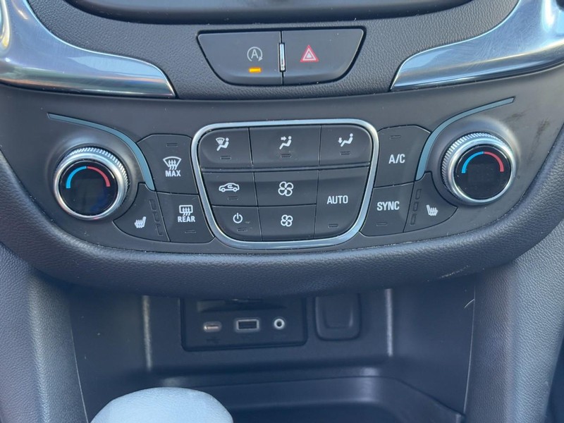 Chevrolet Equinox Vehicle Full-screen Gallery Image 22