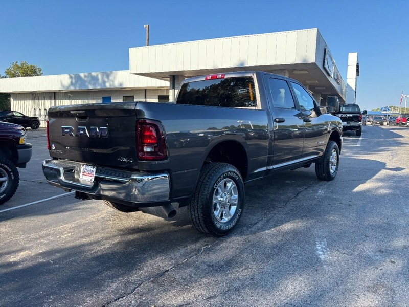 Ram 2500 Vehicle Full-screen Gallery Image 03