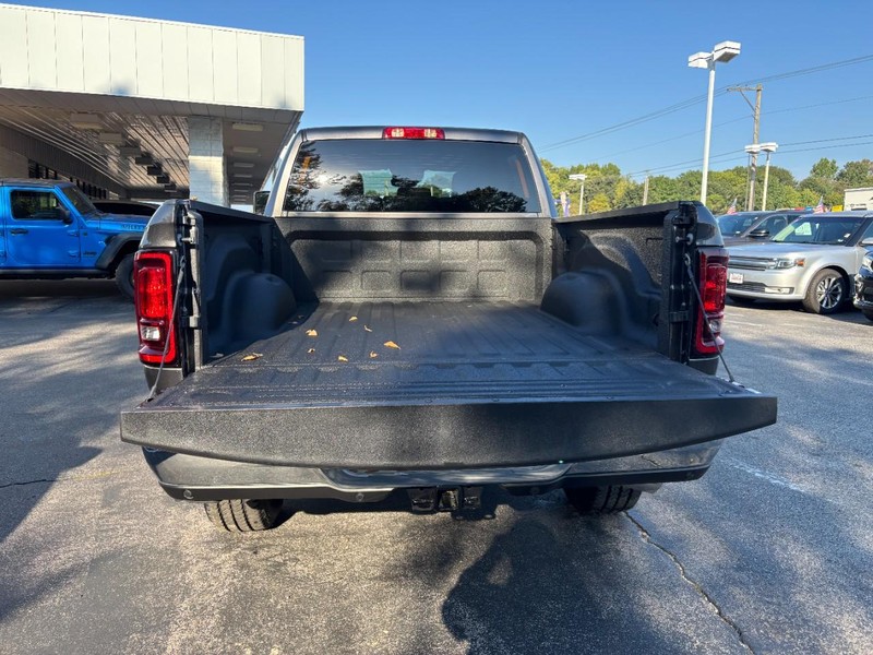 Ram 2500 Vehicle Full-screen Gallery Image 04