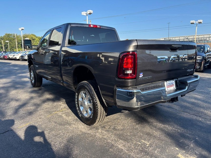 Ram 2500 Vehicle Full-screen Gallery Image 06