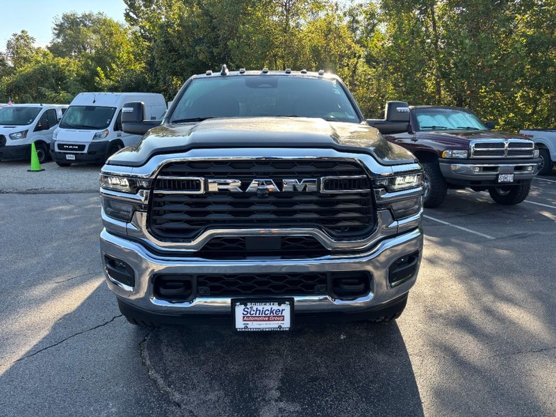 Ram 2500 Vehicle Full-screen Gallery Image 09