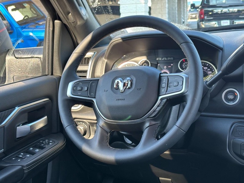 Ram 2500 Vehicle Full-screen Gallery Image 12