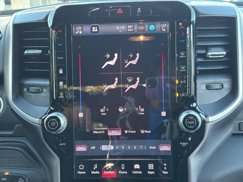 Ram 2500 Vehicle Full-screen Gallery Image 13