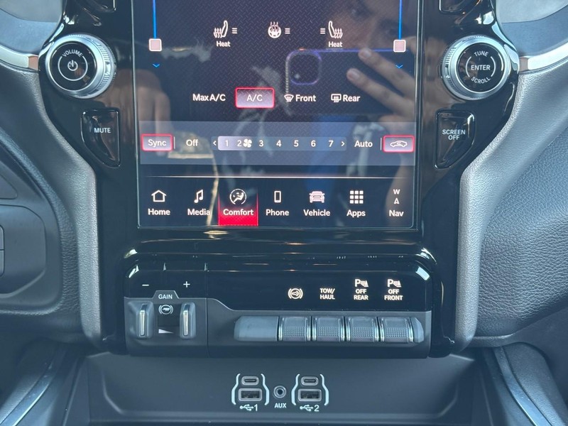 Ram 2500 Vehicle Full-screen Gallery Image 14