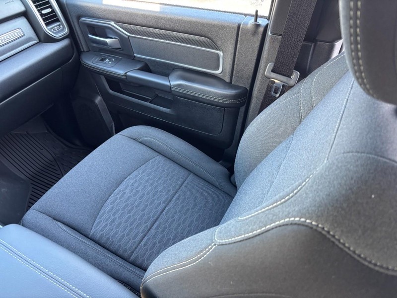 Ram 2500 Vehicle Full-screen Gallery Image 15