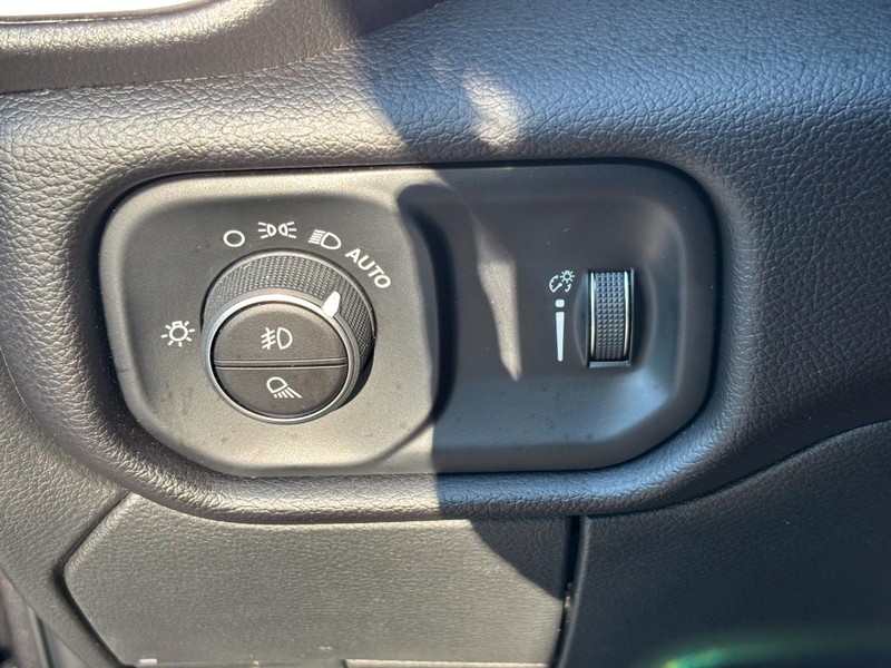 Ram 2500 Vehicle Full-screen Gallery Image 16