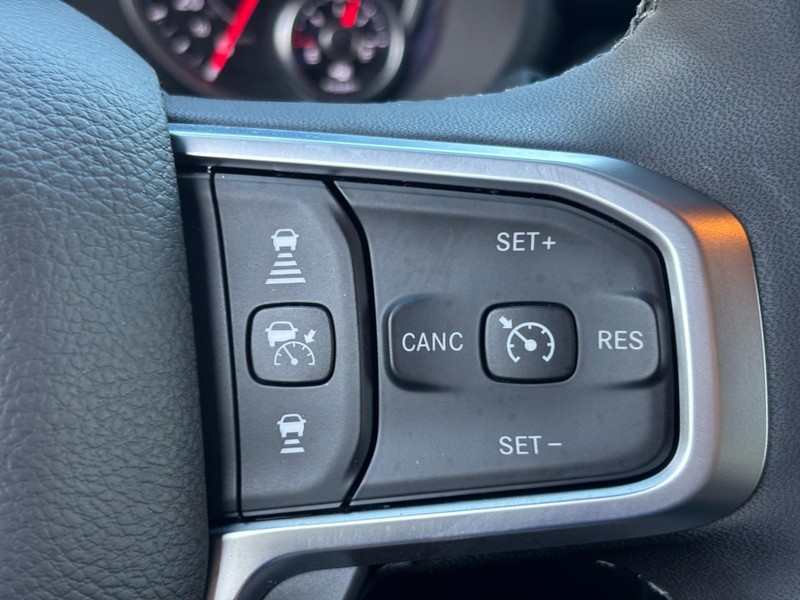 Ram 2500 Vehicle Full-screen Gallery Image 18