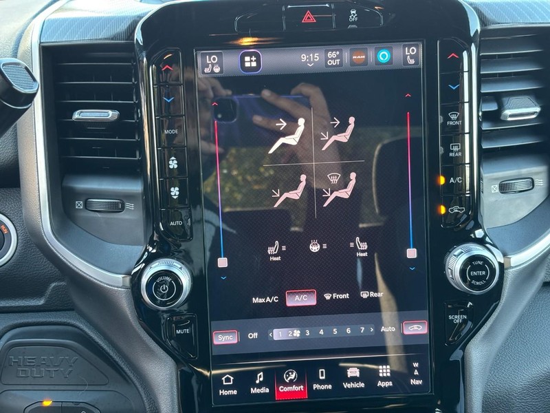 Ram 2500 Vehicle Full-screen Gallery Image 21