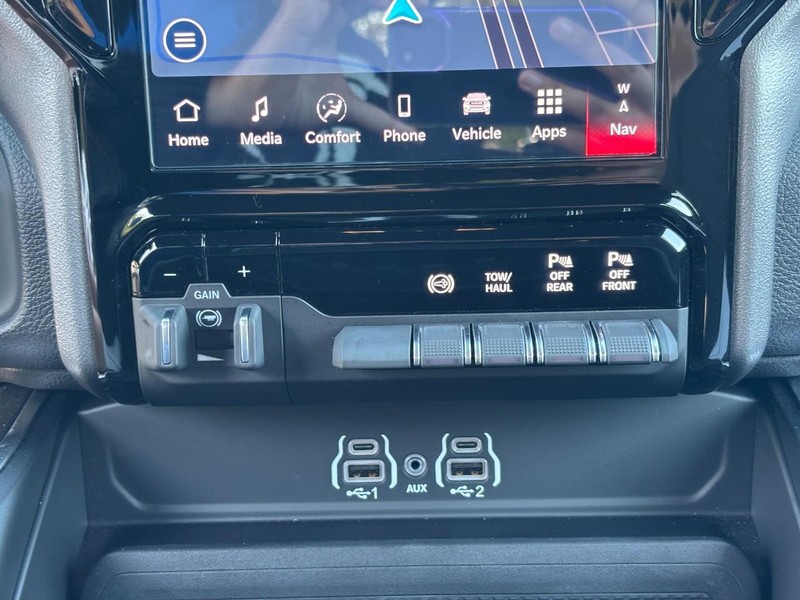 Ram 2500 Vehicle Full-screen Gallery Image 24