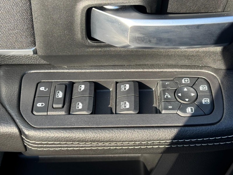 Ram 2500 Vehicle Full-screen Gallery Image 25