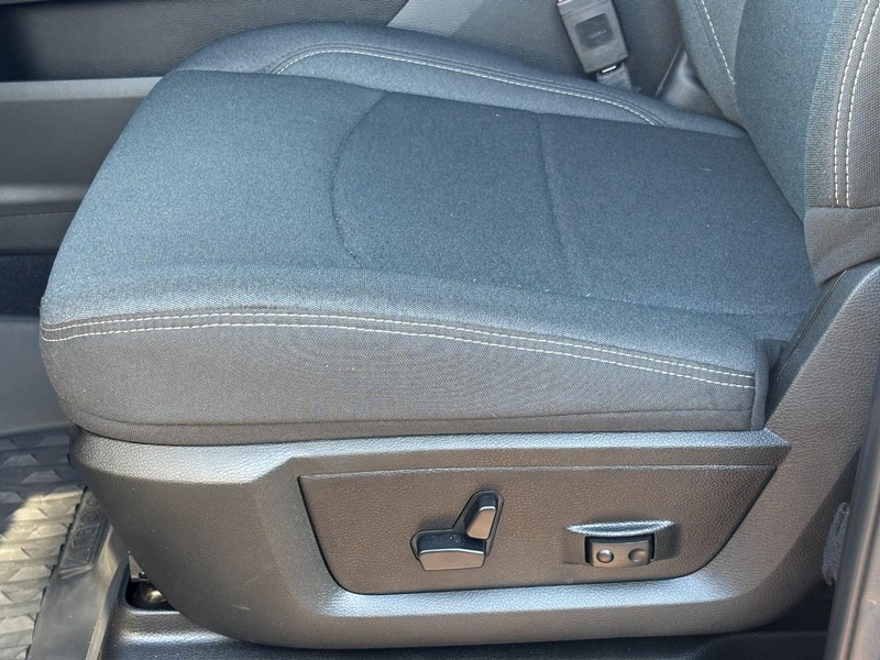 Ram 2500 Vehicle Full-screen Gallery Image 26