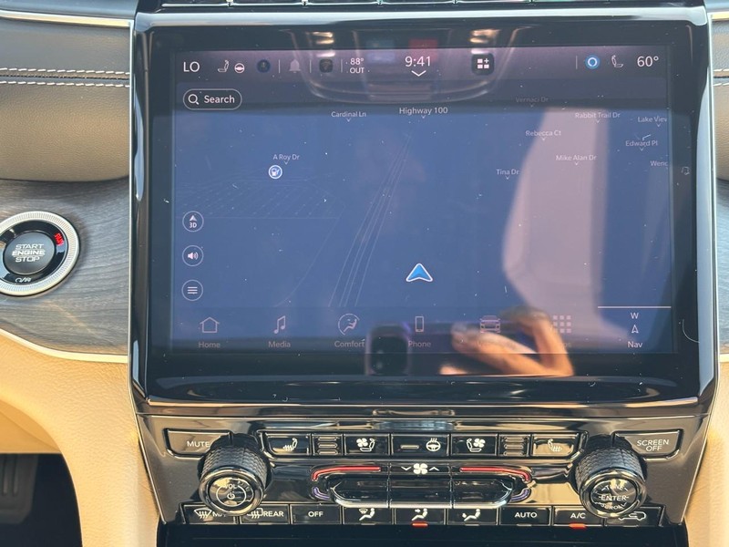 Jeep Grand Cherokee Vehicle Full-screen Gallery Image 08