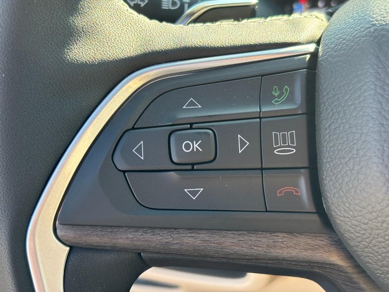 Jeep Grand Cherokee Vehicle Full-screen Gallery Image 11