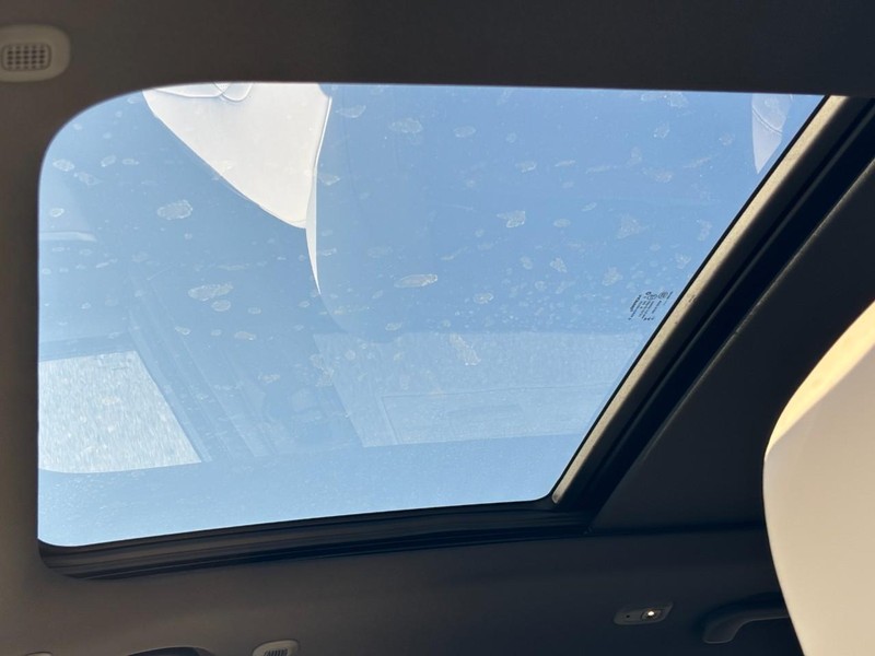 Jeep Grand Cherokee Vehicle Full-screen Gallery Image 21