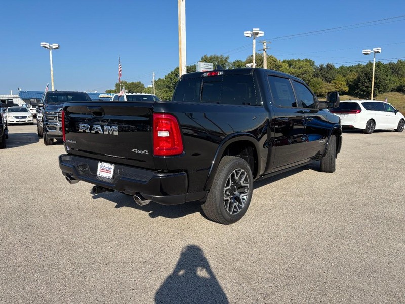 Ram 1500 Vehicle Full-screen Gallery Image 03