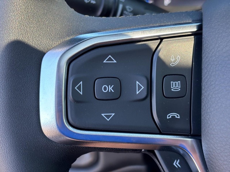 Ram 1500 Vehicle Full-screen Gallery Image 11