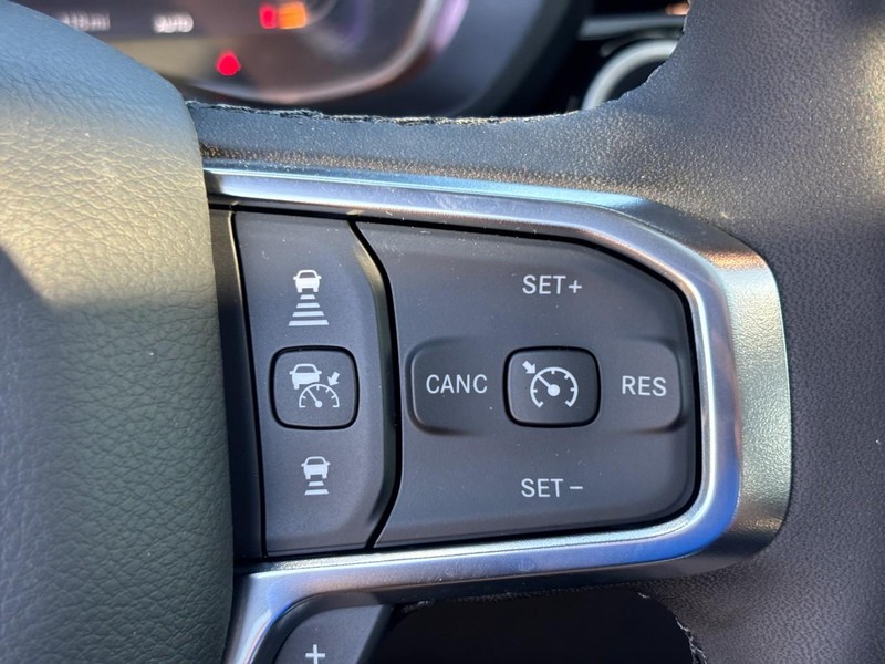 Ram 1500 Vehicle Full-screen Gallery Image 13