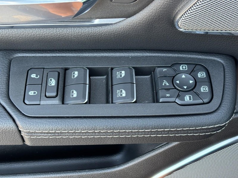 Ram 1500 Vehicle Full-screen Gallery Image 19