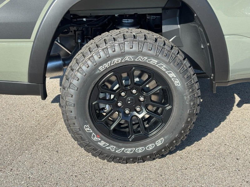 Ram 1500 Vehicle Full-screen Gallery Image 04