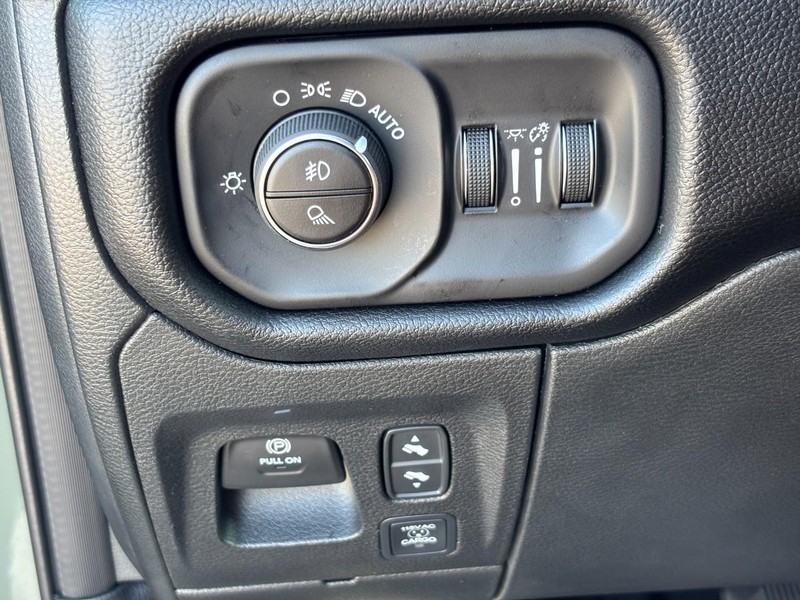 Ram 1500 Vehicle Full-screen Gallery Image 10