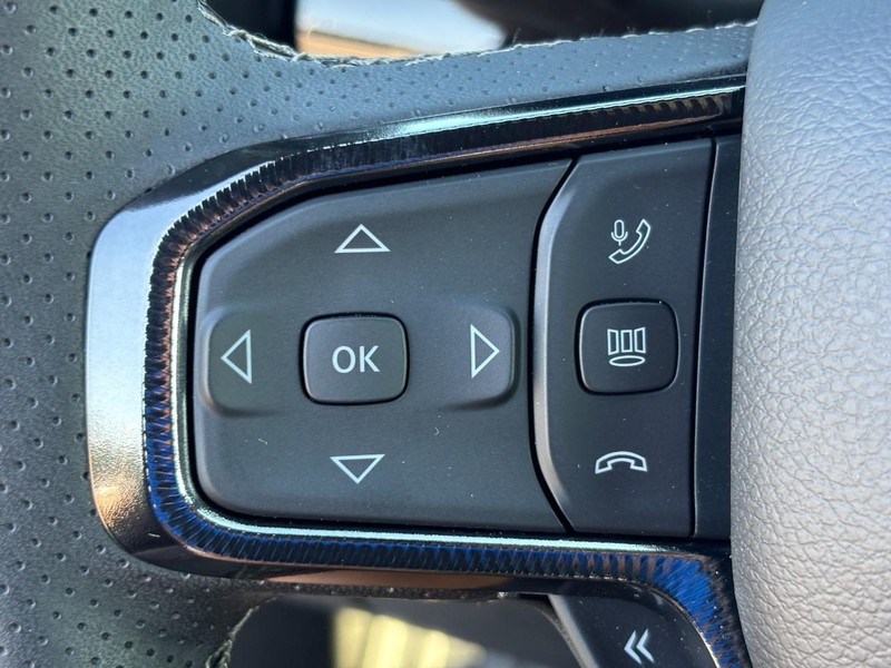 Ram 1500 Vehicle Full-screen Gallery Image 11