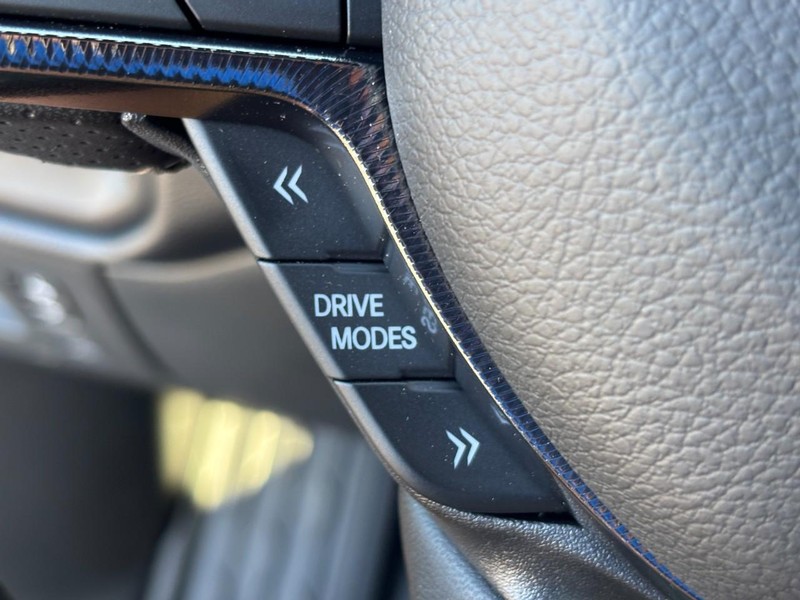 Ram 1500 Vehicle Full-screen Gallery Image 12