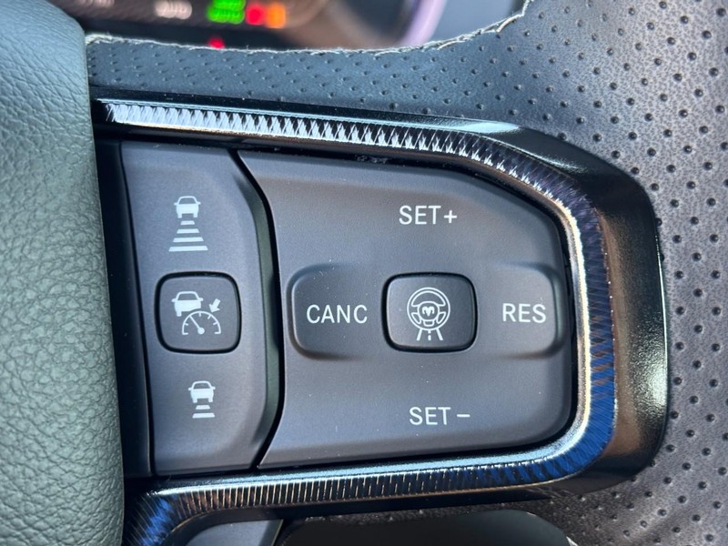 Ram 1500 Vehicle Full-screen Gallery Image 13