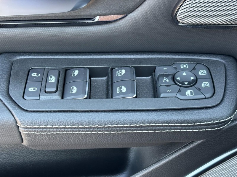 Ram 1500 Vehicle Full-screen Gallery Image 19